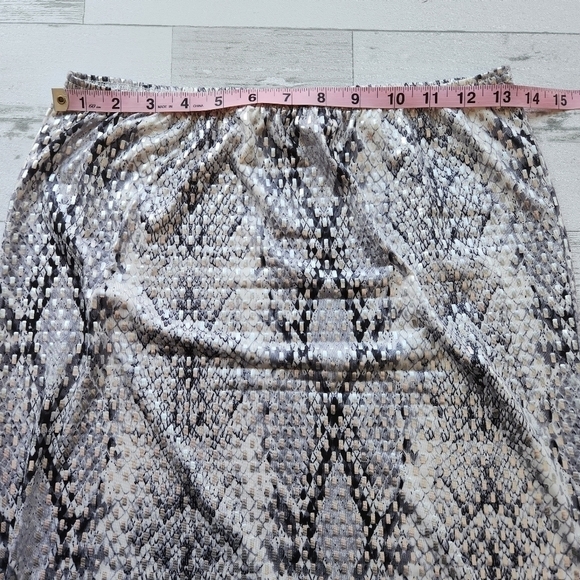 LASCANA Gray Foil Snake-Print Miniskirt Size 6 NWT - Picture 9 of 14